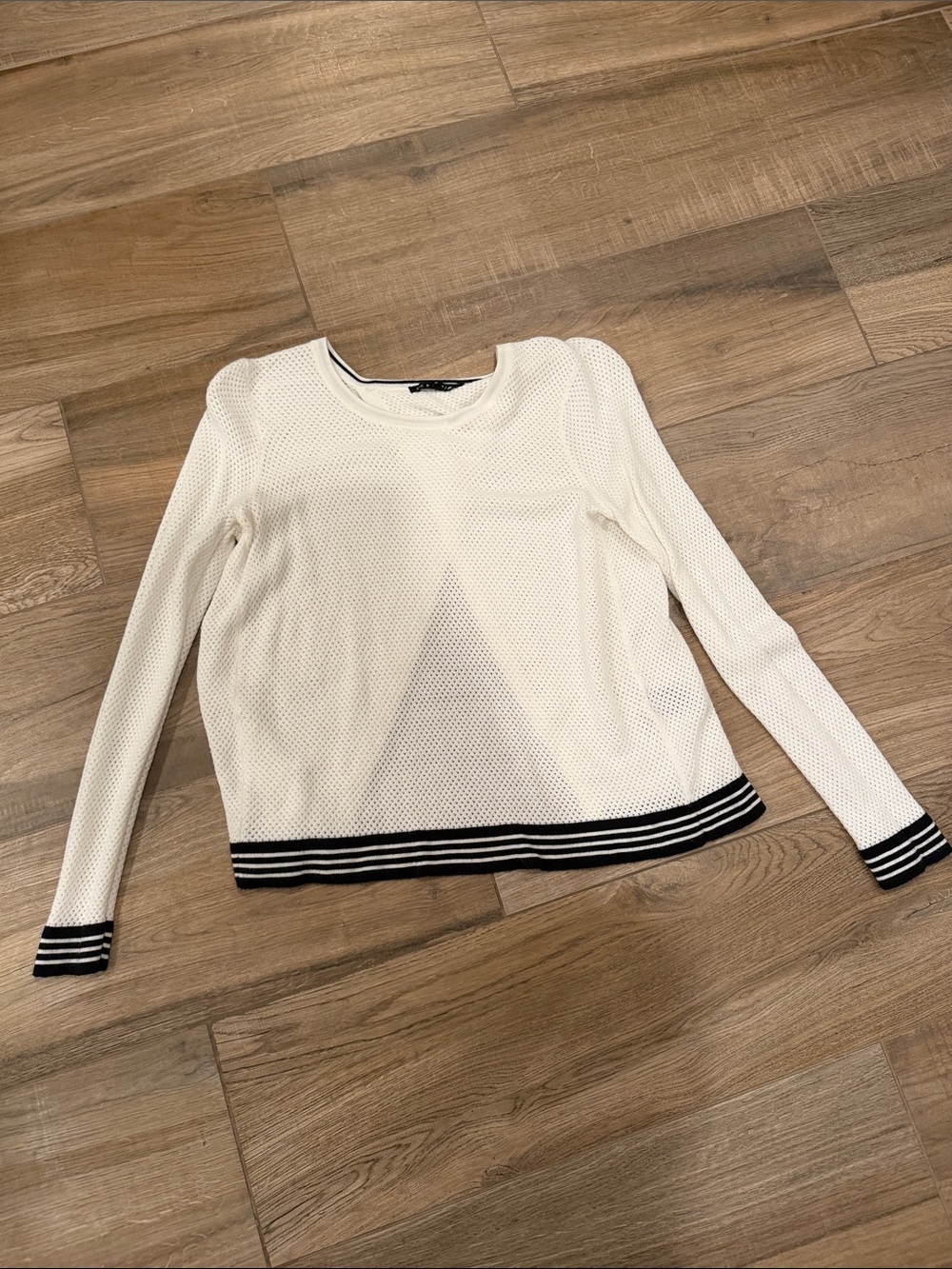 Sz petite rag & bone White Knit Top with Black Stripe Trim